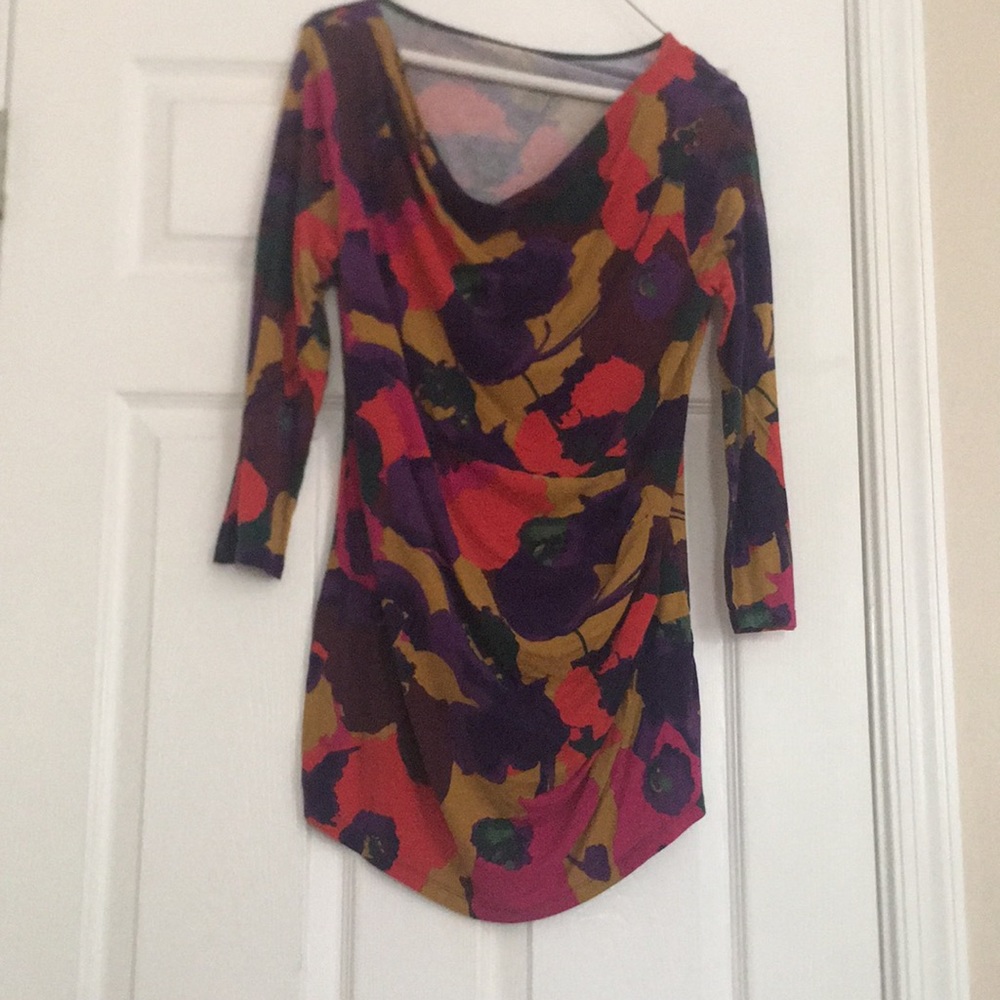 A cute shirt that makes cute ruffles on you. With mixed colors.